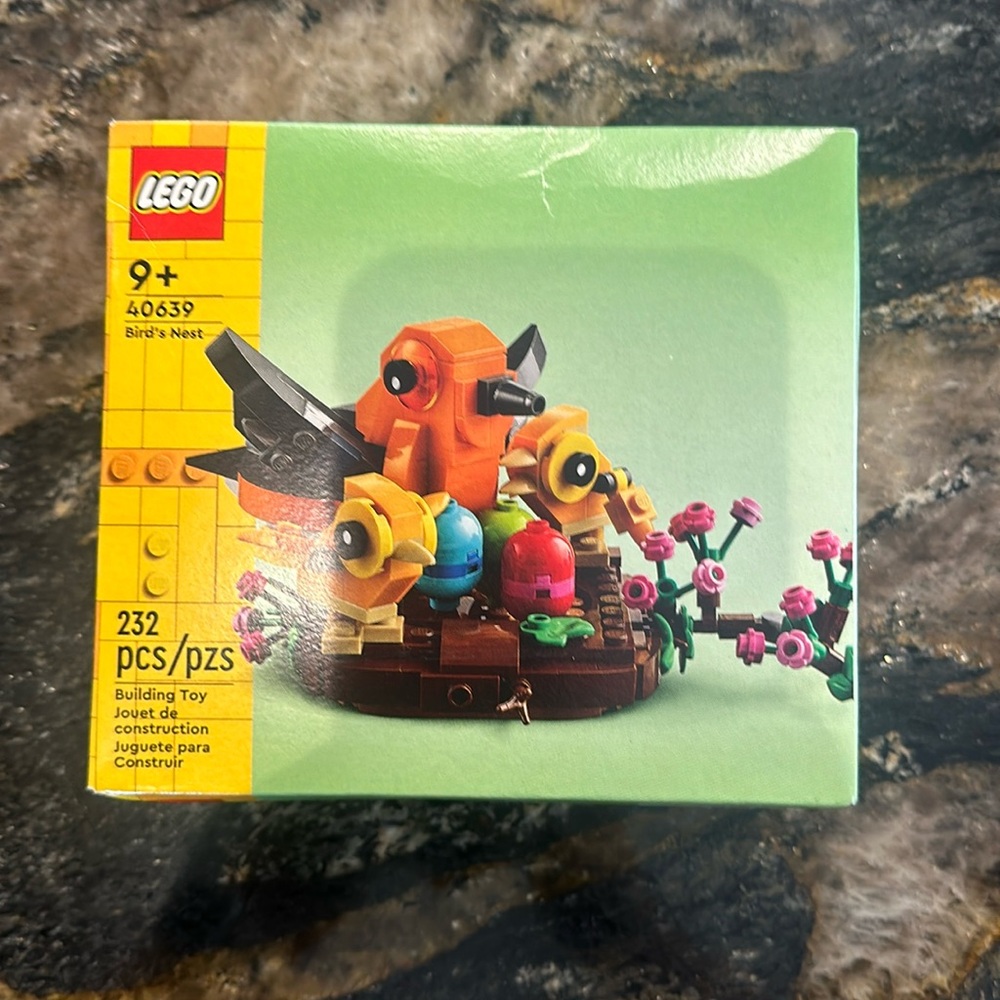 Lego birds nest
